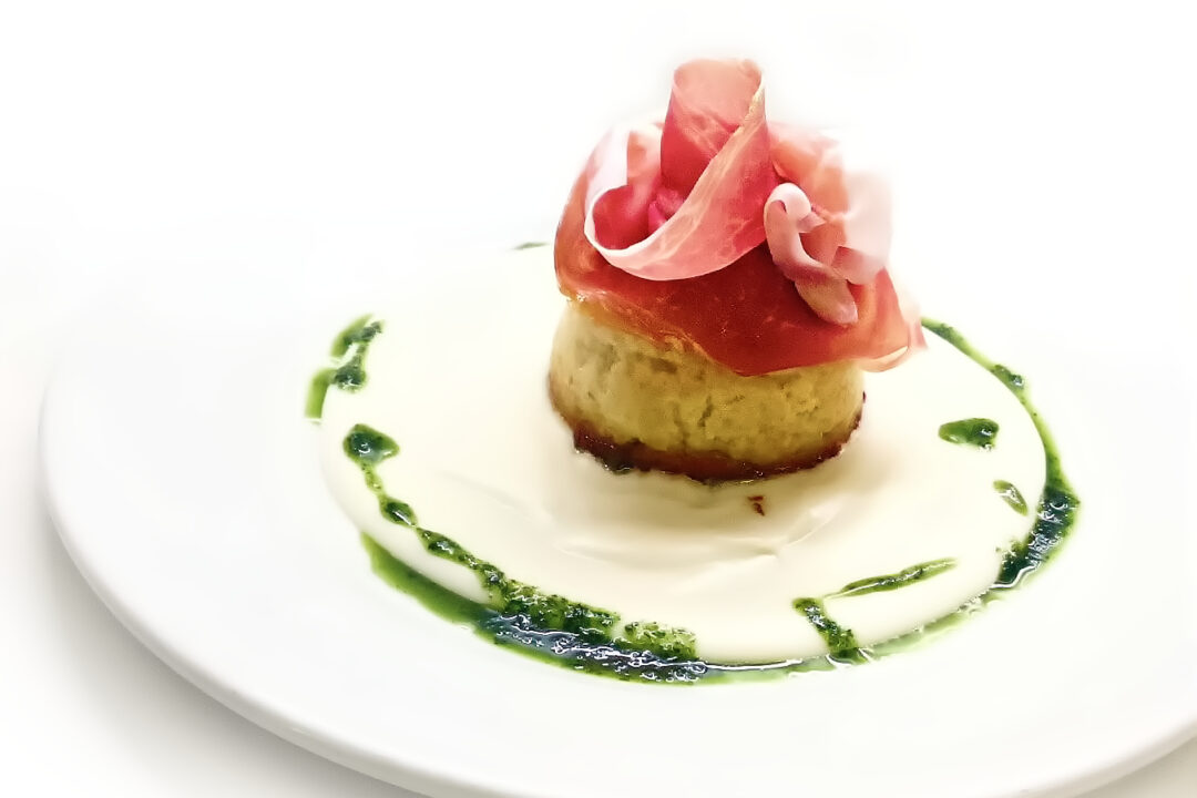 Sformatino di Ricotta e Patate, su crema di Parmigiano e Rosa di Prosciutto Crudo di Parma